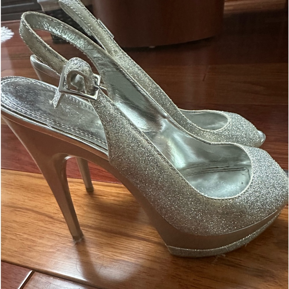 Silver glitter pump shoes
